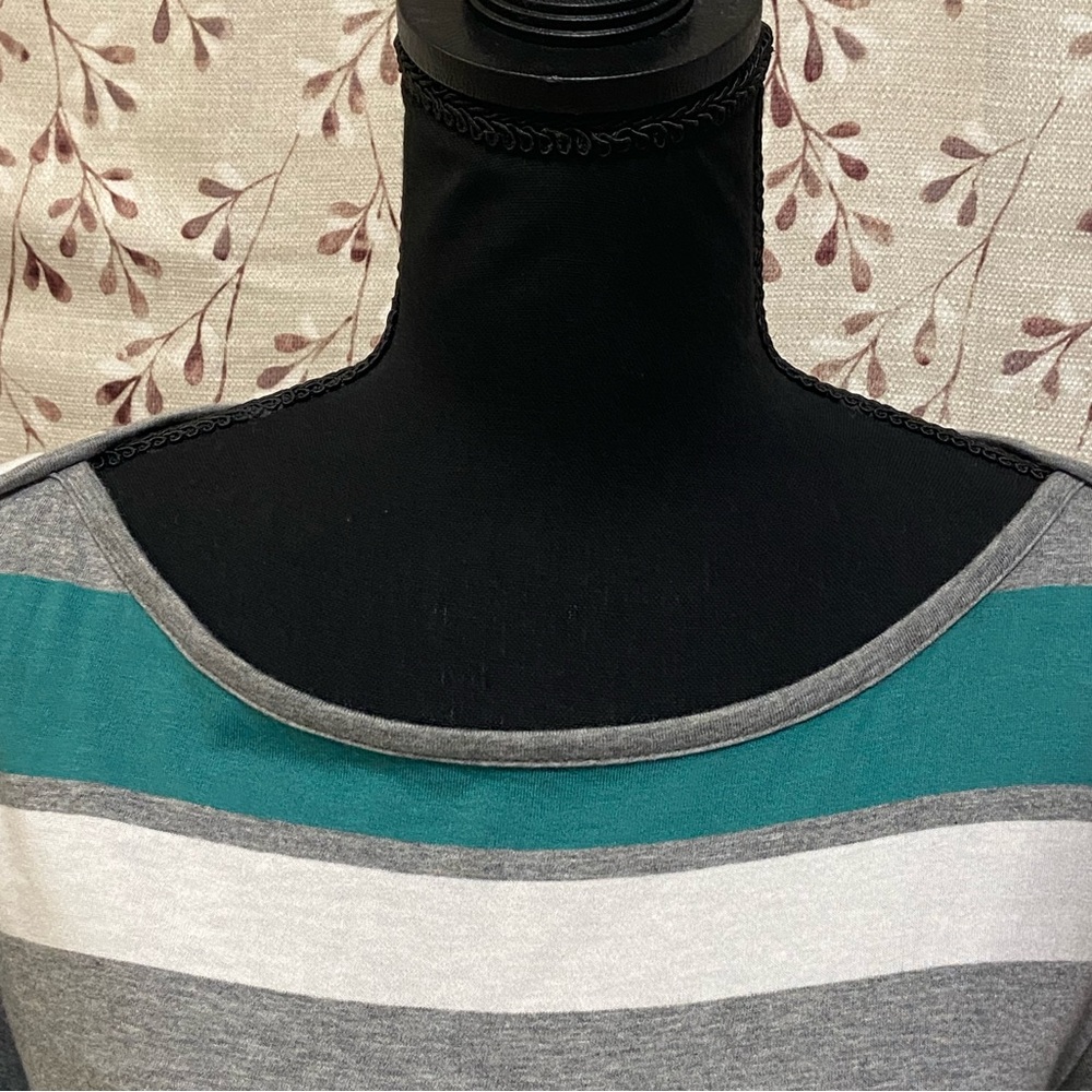 Liz Claiborne - Striped Pullover Blouse - Picture 3 of 5